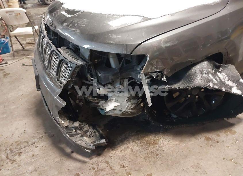 Photo 6 of 2021 Jeep Grand CHEROKEE LAREDO X 4X4 (VIN 1C4RJFAG7MC530330)