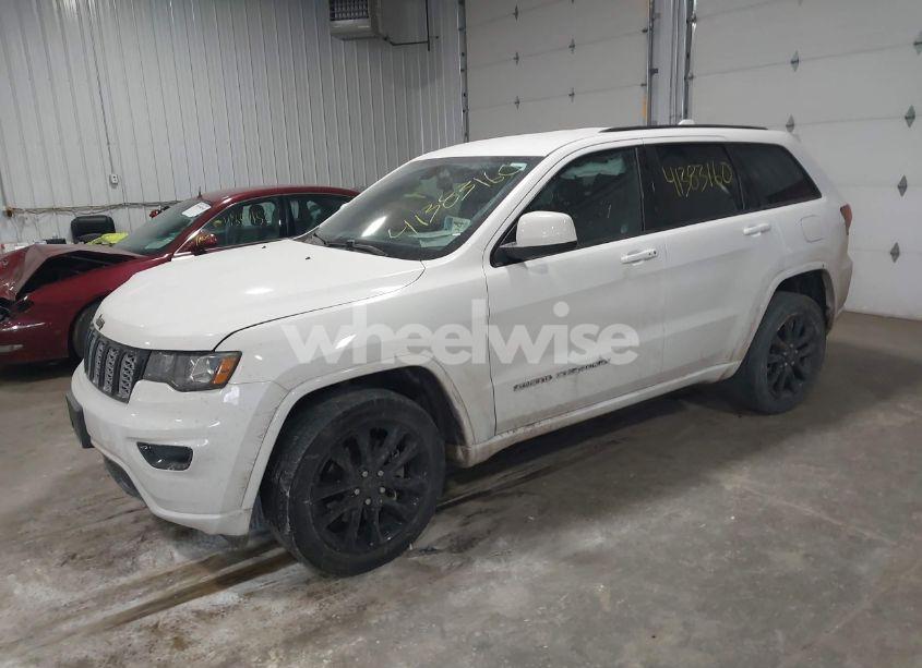 Photo 2 of 2021 Jeep Grand CHEROKEE LAREDO X 4X4 (VIN 1C4RJFAG7MC648491)