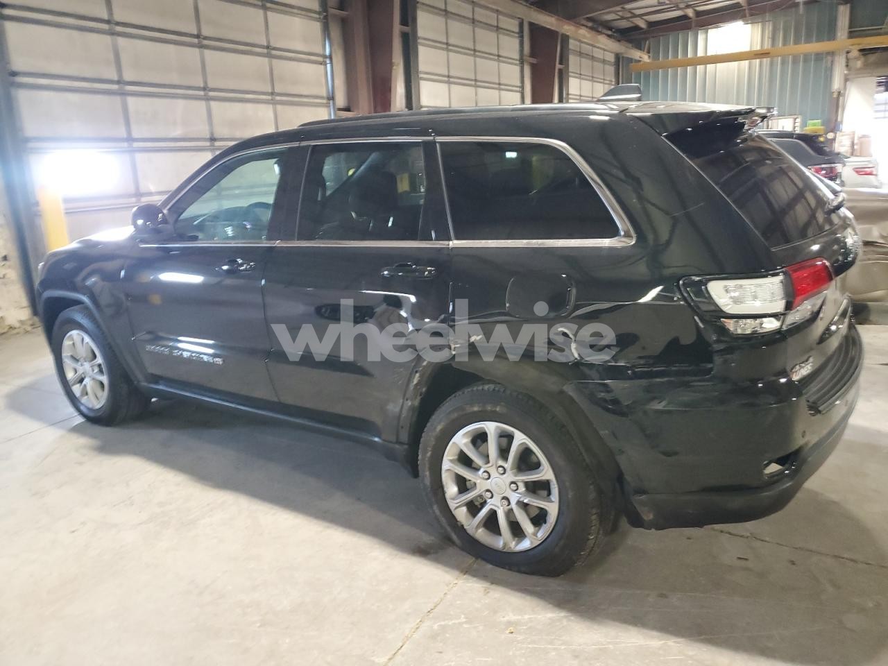 Photo 2 of 2022 JEEP GRAND CHEROKEE LAREDO E (VIN 1C4RJFAG7NC117289)