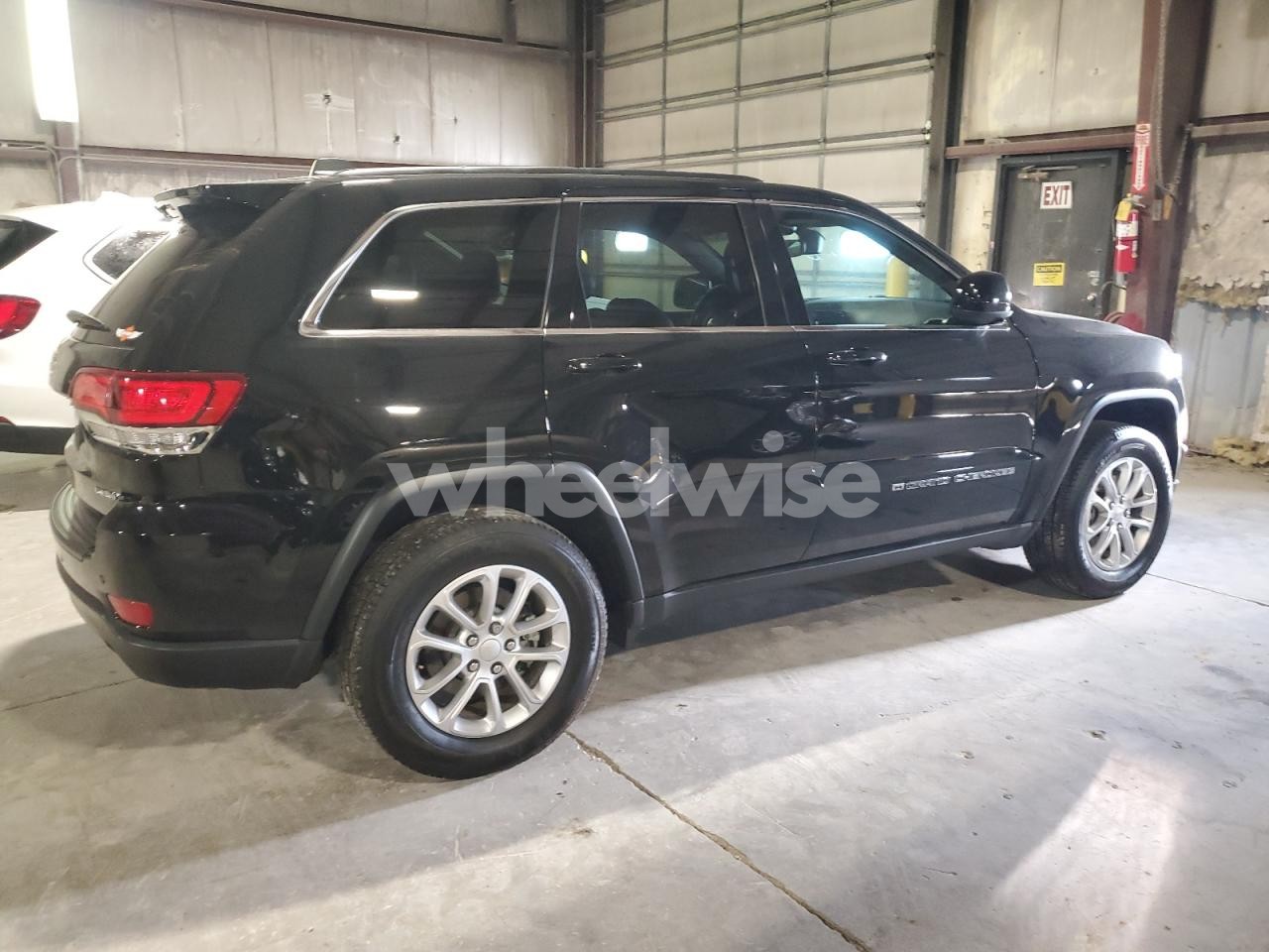Photo 3 of 2022 JEEP GRAND CHEROKEE LAREDO E (VIN 1C4RJFAG7NC117289)