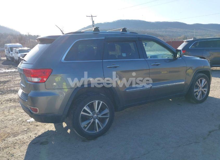 Photo 4 of 2013 Jeep Grand CHEROKEE LAREDO (VIN 1C4RJFAG8DC528246)