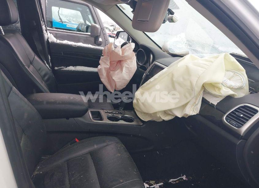 Photo 5 of 2013 Jeep Grand CHEROKEE LAREDO (VIN 1C4RJFAG8DC560114)