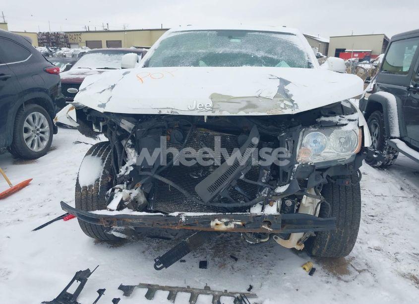 Photo 6 of 2013 Jeep Grand CHEROKEE LAREDO (VIN 1C4RJFAG8DC560114)