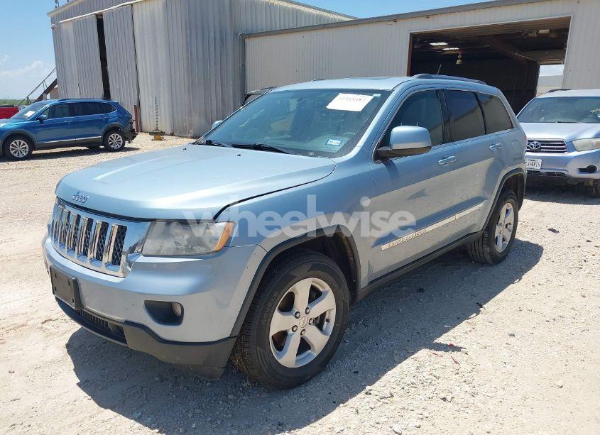Photo 2 of 2013 Jeep Grand CHEROKEE LAREDO (VIN 1C4RJFAG8DC560551)