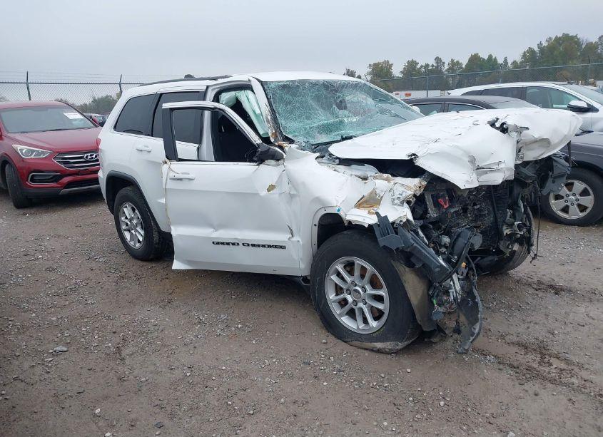 2018 Jeep Grand CHEROKEE LAREDO 4X4 (VIN 1C4RJFAG8JC166673) main photo