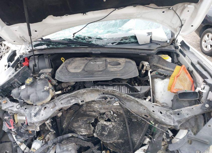 Photo 10 of 2018 Jeep Grand CHEROKEE LAREDO 4X4 (VIN 1C4RJFAG8JC166673)