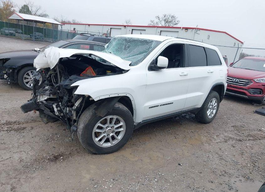 Photo 2 of 2018 Jeep Grand CHEROKEE LAREDO 4X4 (VIN 1C4RJFAG8JC166673)
