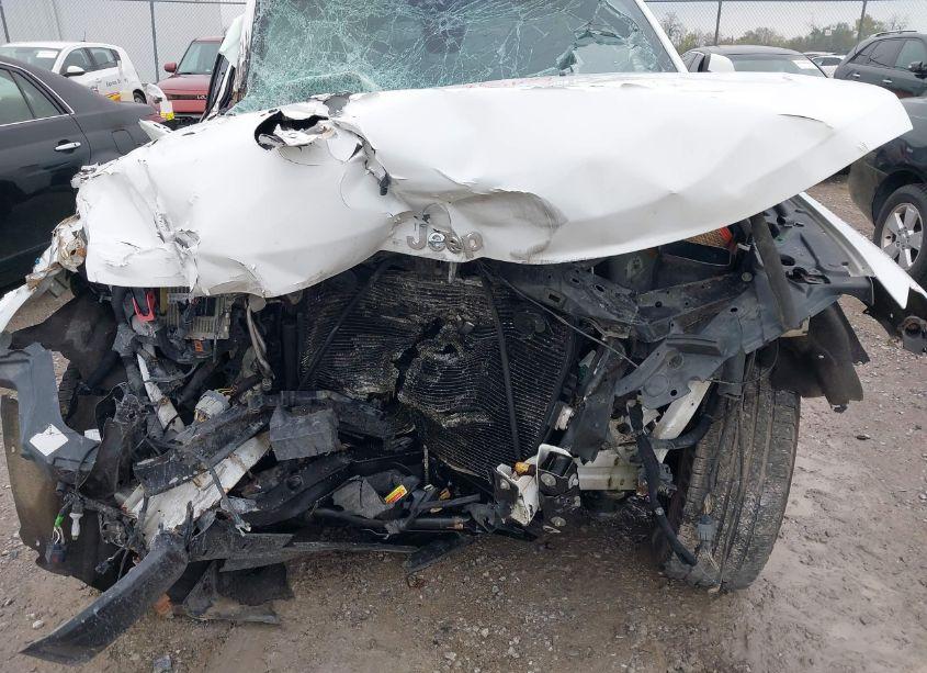 Photo 6 of 2018 Jeep Grand CHEROKEE LAREDO 4X4 (VIN 1C4RJFAG8JC166673)