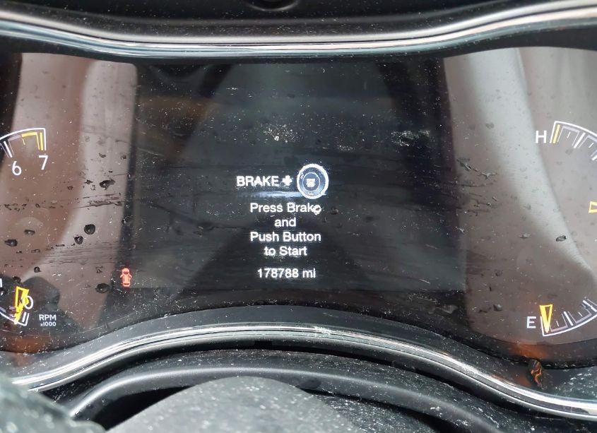 Photo 7 of 2018 Jeep Grand CHEROKEE LAREDO 4X4 (VIN 1C4RJFAG8JC166673)