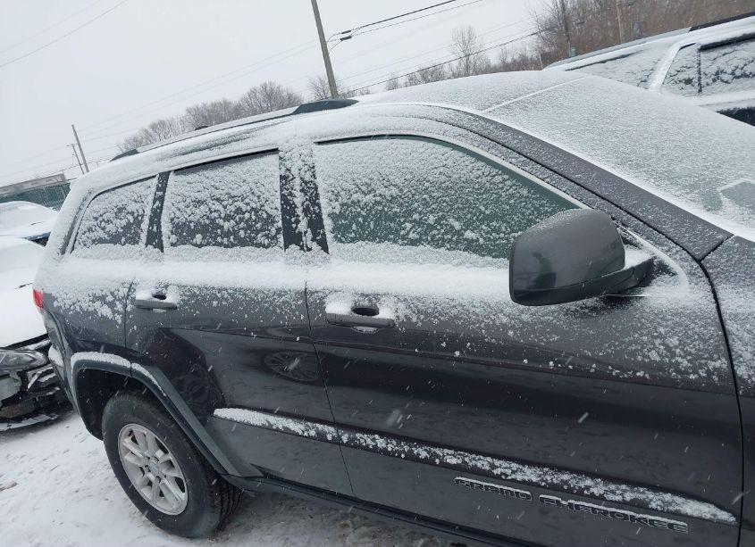 Photo 13 of 2018 Jeep Grand CHEROKEE LAREDO E 4X4 (VIN 1C4RJFAG8JC321965)