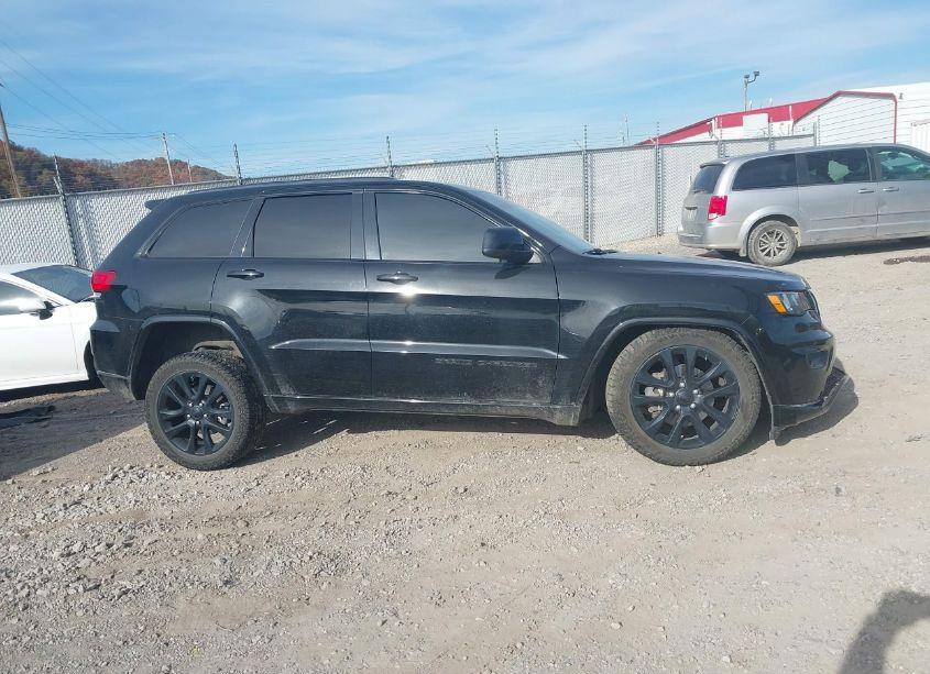 Photo 13 of 2018 Jeep Grand CHEROKEE ALTITUDE 4X4 (VIN 1C4RJFAG8JC391398)