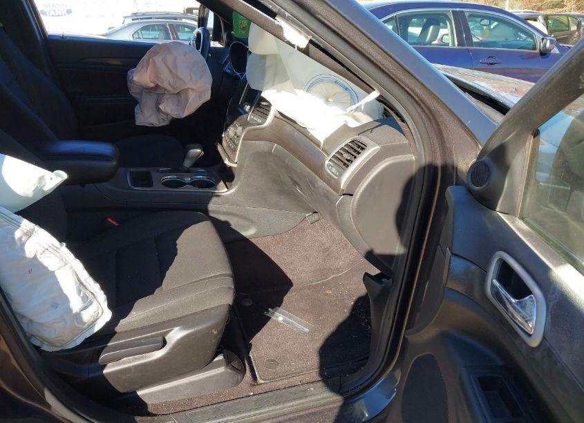 Photo 5 of 2018 Jeep Grand CHEROKEE LAREDO E 4X4 (VIN 1C4RJFAG8JC469680)