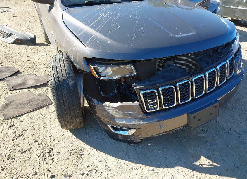 Photo 6 of 2018 Jeep Grand CHEROKEE LAREDO E 4X4 (VIN 1C4RJFAG8JC469680)