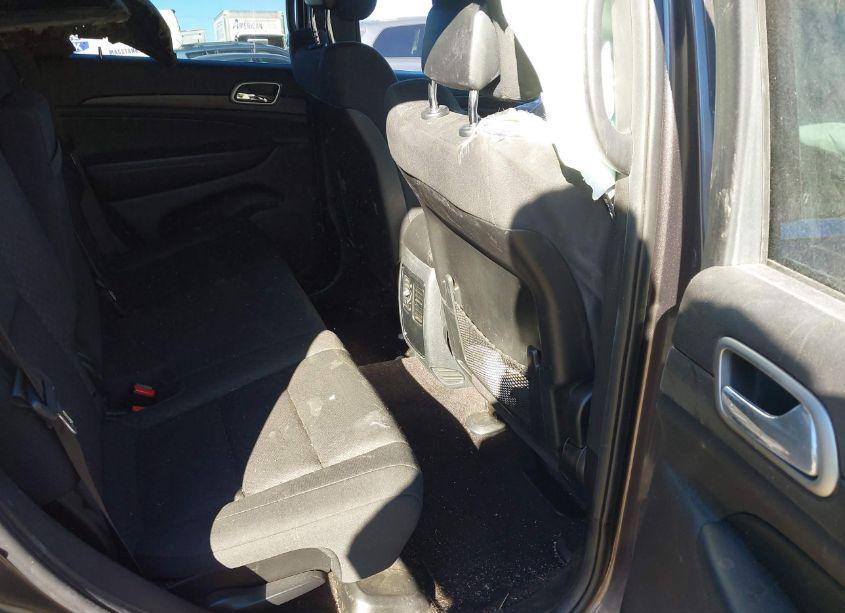 Photo 8 of 2018 Jeep Grand CHEROKEE LAREDO E 4X4 (VIN 1C4RJFAG8JC469680)