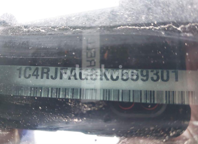 Photo 9 of 2019 Jeep Grand CHEROKEE LAREDO E 4X4 (VIN 1C4RJFAG8KC669301)