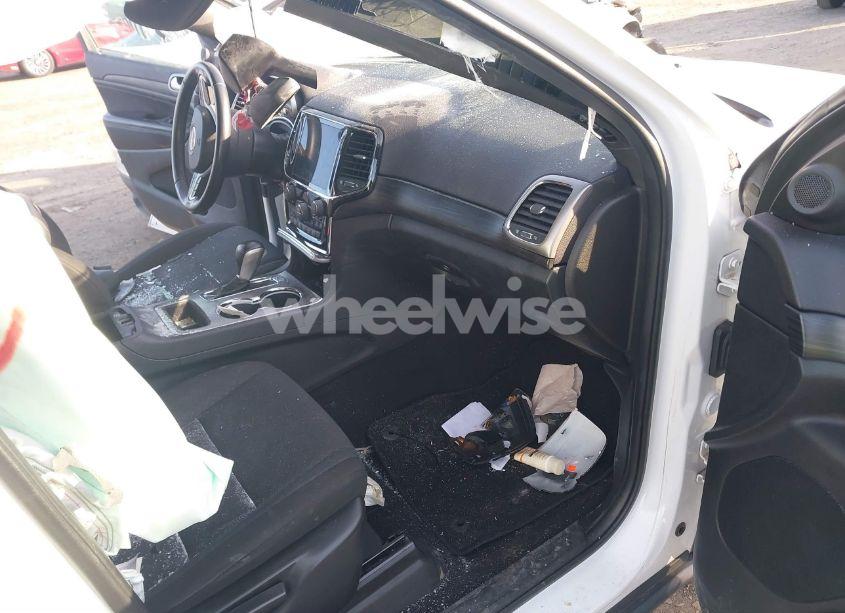 Photo 5 of 2020 Jeep Grand CHEROKEE LAREDO E 4X4 (VIN 1C4RJFAG8LC251029)