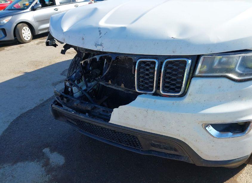 Photo 18 of 2020 Jeep Grand CHEROKEE LAREDO E 4X4 (VIN 1C4RJFAG8LC341300)