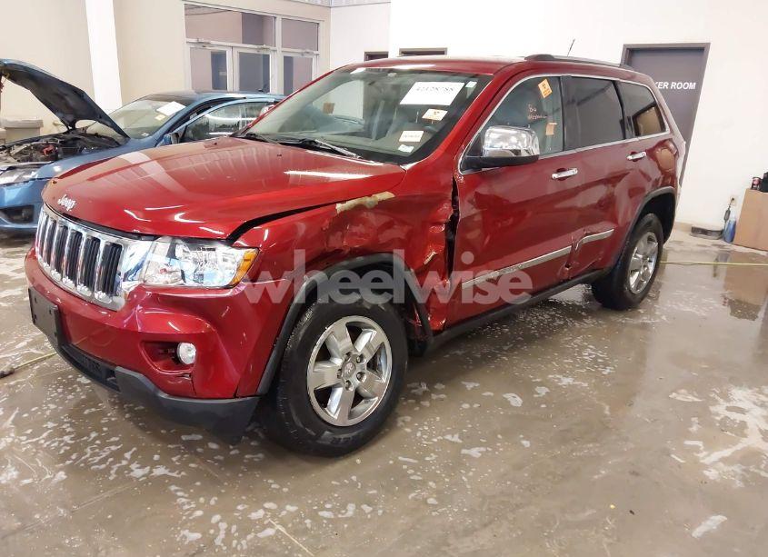 Photo 2 of 2013 Jeep Grand CHEROKEE LAREDO (VIN 1C4RJFAG9DC513514)