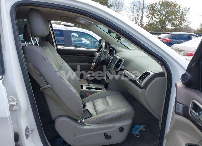 Photo 5 of 2013 Jeep Grand CHEROKEE LAREDO (VIN 1C4RJFAG9DC513884)