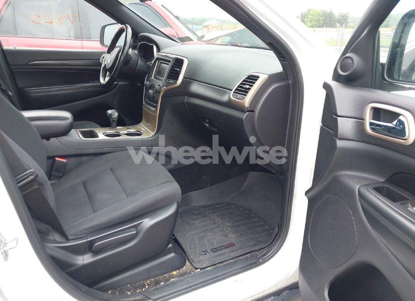 Photo 5 of 2015 Jeep Grand CHEROKEE LAREDO (VIN 1C4RJFAG9FC935933)