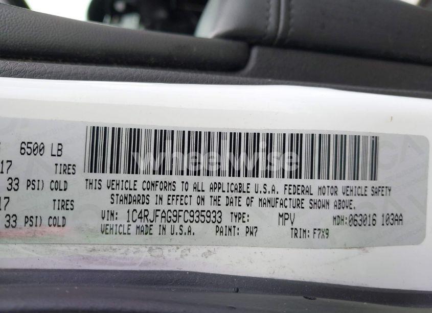 Photo 9 of 2015 Jeep Grand CHEROKEE LAREDO (VIN 1C4RJFAG9FC935933)