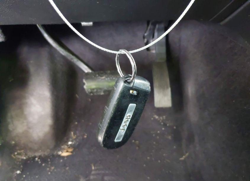 Photo 11 of 2018 Jeep Grand CHEROKEE ALTITUDE 4X4 (VIN 1C4RJFAG9JC118633)