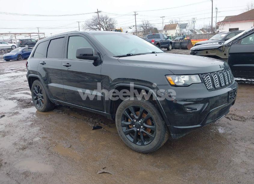2018 Jeep Grand CHEROKEE ALTITUDE 4X4 (VIN 1C4RJFAG9JC152264) main photo