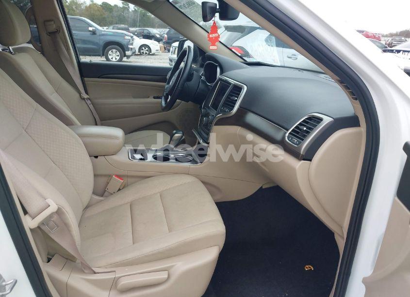 Photo 5 of 2018 Jeep Grand CHEROKEE LAREDO E 4X4 (VIN 1C4RJFAG9JC191453)