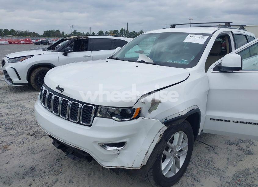 Photo 6 of 2018 Jeep Grand CHEROKEE LAREDO E 4X4 (VIN 1C4RJFAG9JC191453)