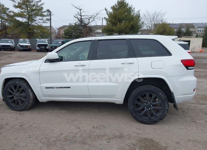 Photo 15 of 2018 Jeep Grand CHEROKEE ALTITUDE 4X4 (VIN 1C4RJFAG9JC350858)