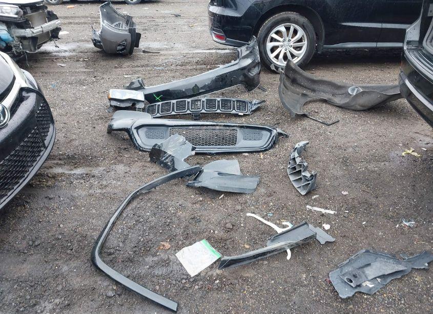 Photo 12 of 2018 Jeep Grand CHEROKEE ALTITUDE 4X4 (VIN 1C4RJFAG9JC391068)