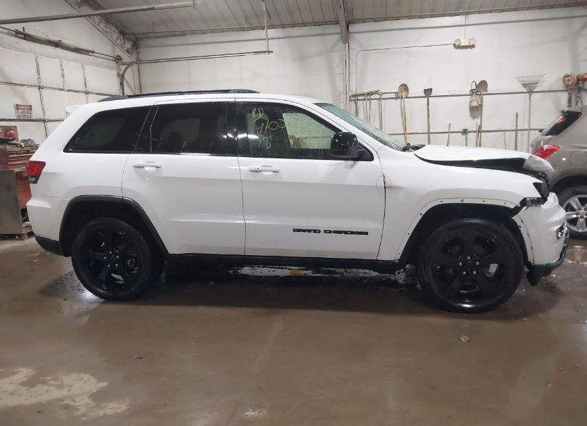 Photo 13 of 2018 Jeep Grand CHEROKEE UPLAND 4X4 (VIN 1C4RJFAG9JC499710)