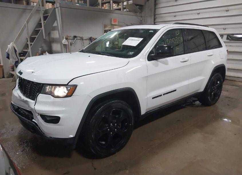 Photo 2 of 2018 Jeep Grand CHEROKEE UPLAND 4X4 (VIN 1C4RJFAG9JC499710)