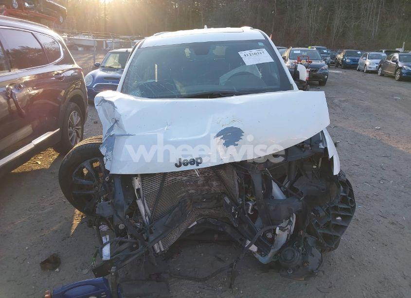 Photo 13 of 2019 Jeep Grand CHEROKEE ALTITUDE 4X4 (VIN 1C4RJFAG9KC588520)