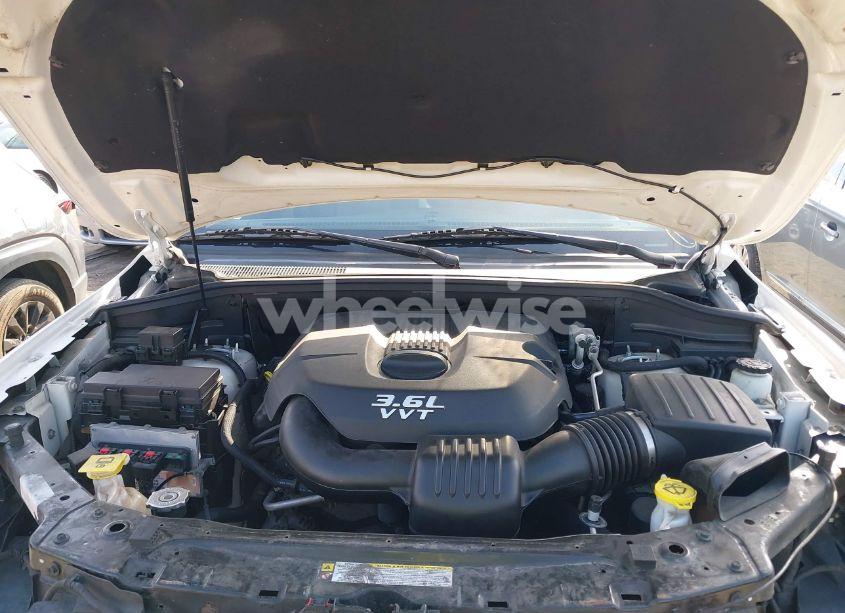 Photo 10 of 2012 Jeep Grand CHEROKEE LAREDO (VIN 1C4RJFAGXCC219599)