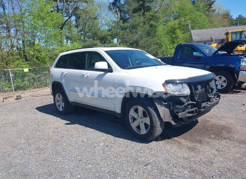 2013 Jeep Grand CHEROKEE LAREDO (VIN 1C4RJFAGXDC549440) main photo