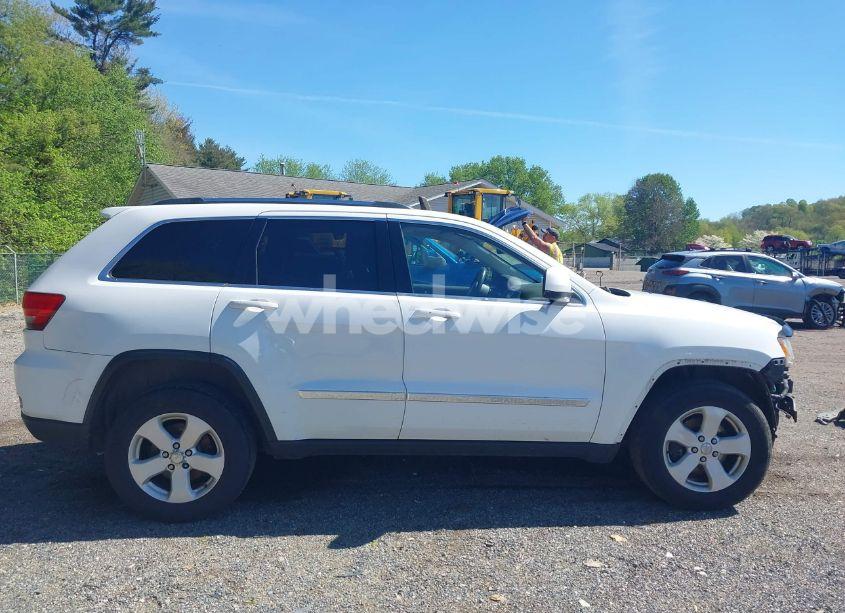 Photo 14 of 2013 Jeep Grand CHEROKEE LAREDO (VIN 1C4RJFAGXDC549440)