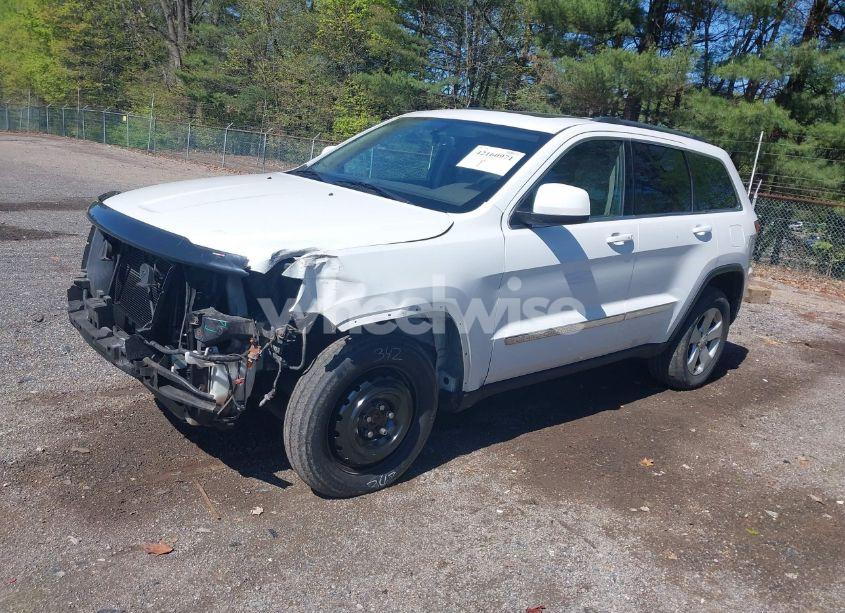 Photo 2 of 2013 Jeep Grand CHEROKEE LAREDO (VIN 1C4RJFAGXDC549440)