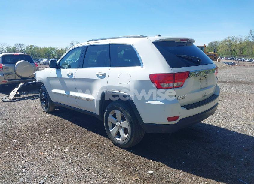 Photo 3 of 2013 Jeep Grand CHEROKEE LAREDO (VIN 1C4RJFAGXDC549440)