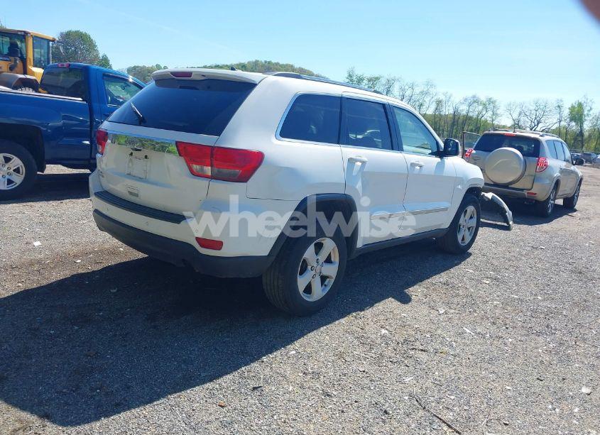 Photo 4 of 2013 Jeep Grand CHEROKEE LAREDO (VIN 1C4RJFAGXDC549440)