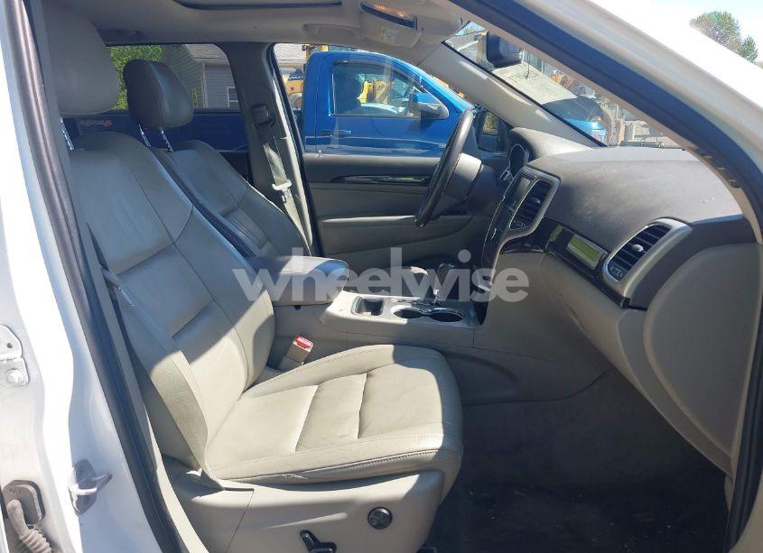 Photo 5 of 2013 Jeep Grand CHEROKEE LAREDO (VIN 1C4RJFAGXDC549440)