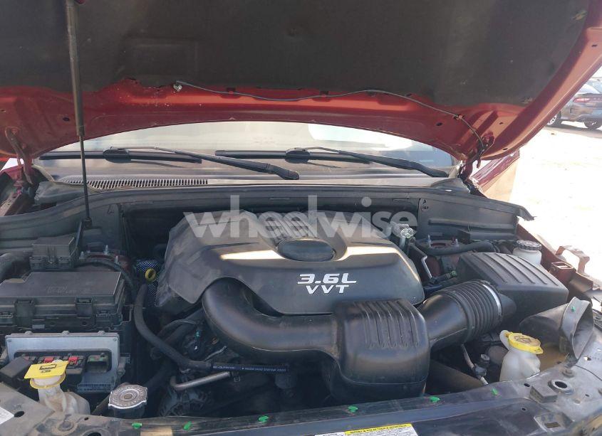 Photo 10 of 2013 Jeep Grand CHEROKEE LAREDO (VIN 1C4RJFAGXDC585970)