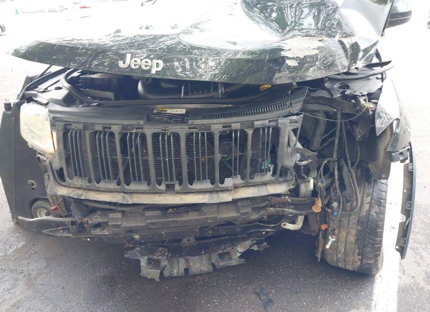 Photo 6 of 2013 Jeep Grand CHEROKEE LAREDO (VIN 1C4RJFAGXDC634679)