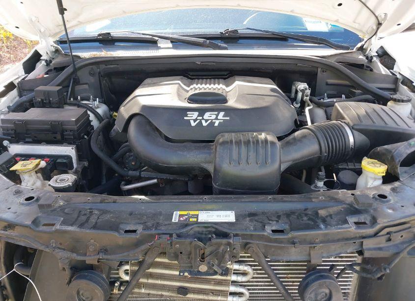 Photo 10 of 2013 Jeep Grand CHEROKEE LAREDO (VIN 1C4RJFAGXDC641616)