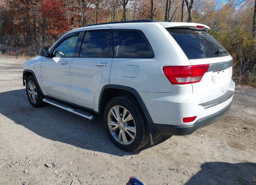 Photo 3 of 2013 Jeep Grand CHEROKEE LAREDO (VIN 1C4RJFAGXDC641616)