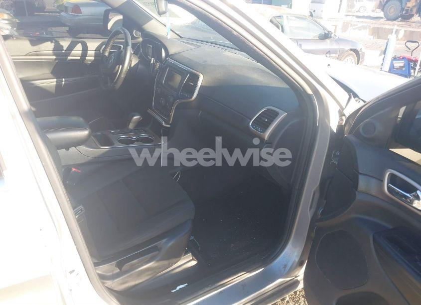 Photo 5 of 2016 Jeep Grand CHEROKEE LAREDO (VIN 1C4RJFAGXGC318672)