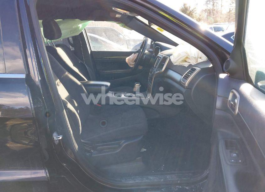 Photo 5 of 2016 Jeep Grand CHEROKEE LAREDO (VIN 1C4RJFAGXGC324844)