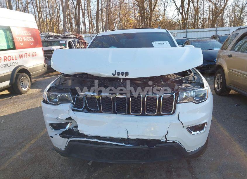 Photo 12 of 2017 Jeep Grand CHEROKEE LAREDO 4X4 (VIN 1C4RJFAGXHC756562)