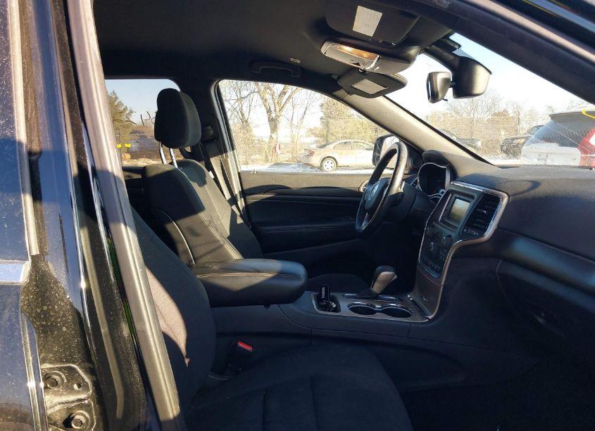 Photo 5 of 2017 Jeep Grand CHEROKEE LAREDO 4X4 (VIN 1C4RJFAGXHC784166)