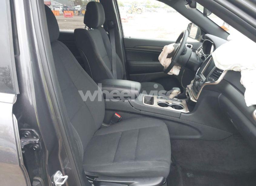 Photo 5 of 2017 Jeep Grand CHEROKEE LAREDO 4X4 (VIN 1C4RJFAGXHC784510)